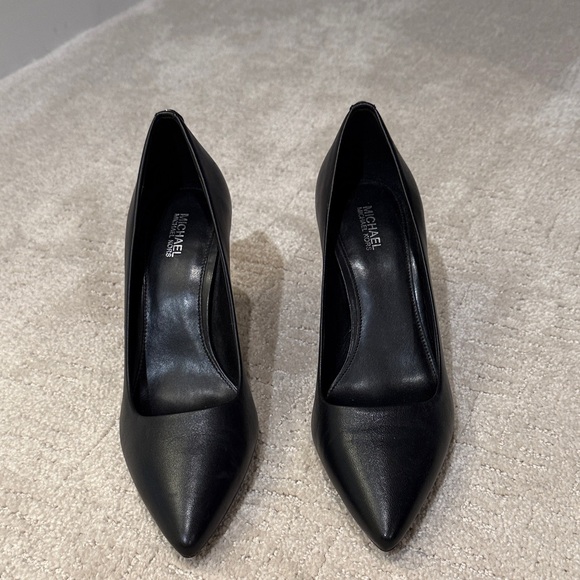 Michael Kors Classic Black Heels 7 - Picture 1 of 5